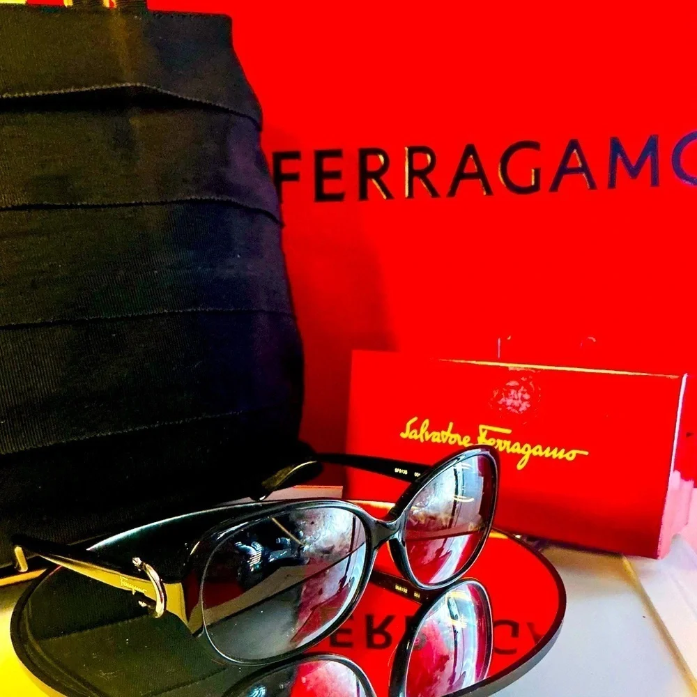 SALVATORE FERRAGAMO SUNGLASSES BLACK OVAL